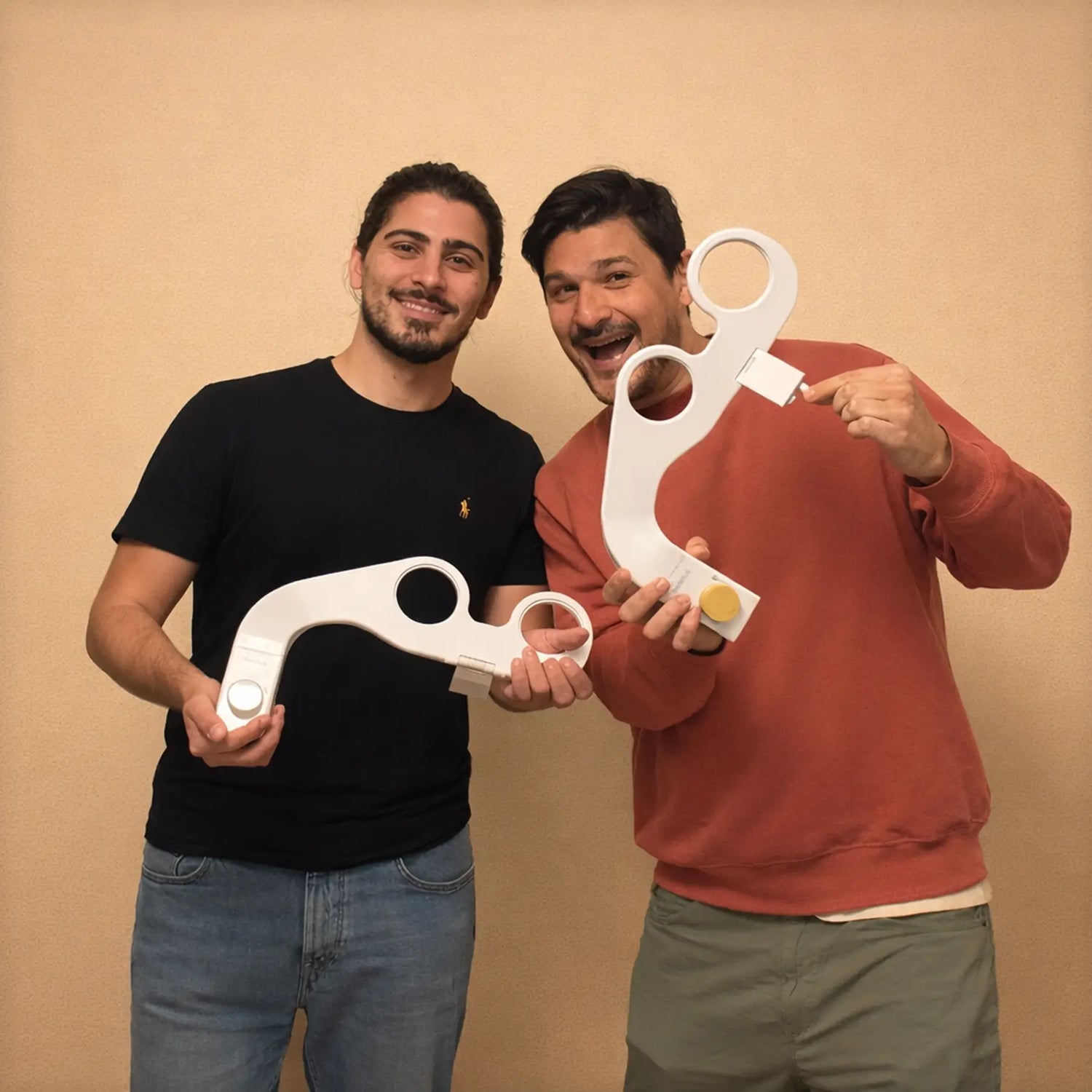 Fundadores de Bidetus expertos en bidet para inodoro.
